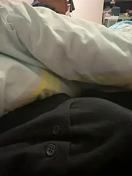 Snapshot of Thomascrtz chatting on 02/22/26, 12:35 Thomascrtz online show from 02/22/26, 12:35