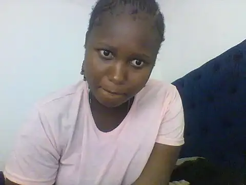 Snapshot of shyNia chatting on 02/15/26, 10:03 shyNia online show from 02/15/26, 10:03