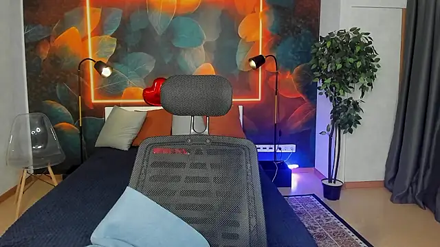 Snapshot of little__isabel chatting on 02/14/26, 01:39 little isabel online show from 02/14/26, 01:39