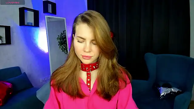 Snapshot of little__isabel chatting on 02/19/26, 01:35 little isabel online show from 02/19/26, 01:35