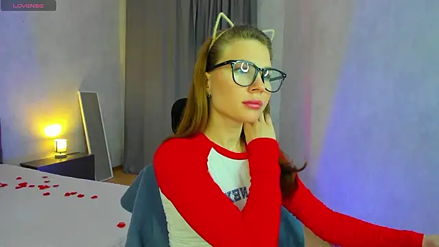 Snapshot of little__isabel chatting on 02/26/26, 01:27 little isabel online show from 02/26/26, 01:27