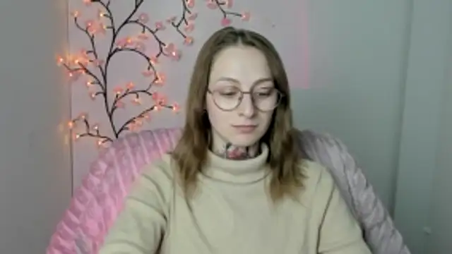 Snapshot of Esmi_Winter chatting on 05/11/26, 06:16 Esmi Winter online show from 05/11/26, 06:16