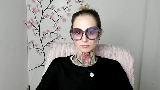 Snapshot of Esmi_Winter chatting on 07/11/26, 11:32 Esmi Winter online show from 07/11/26, 11:32