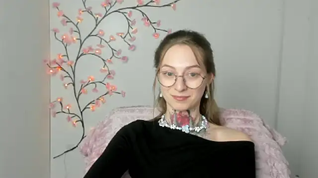 Esmi Winter online show from 03/26/26, 06:50