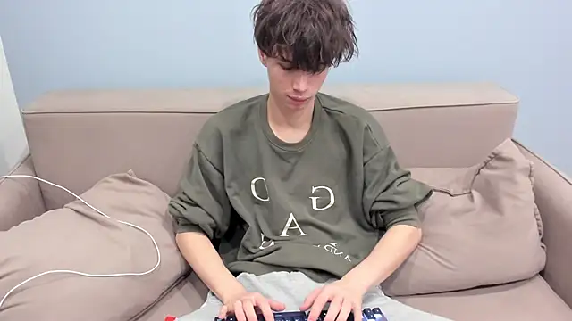 Snapshot of Ur_NextDoor_Boy chatting on 02/10/26, 07:35 Ur NextDoor Boy online show from 02/10/26, 07:35