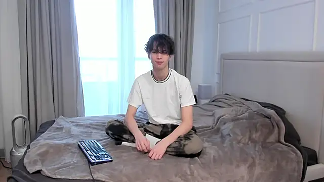 Snapshot of Ur_NextDoor_Boy chatting on 03/02/26, 06:36 Ur NextDoor Boy online show from 03/02/26, 06:36