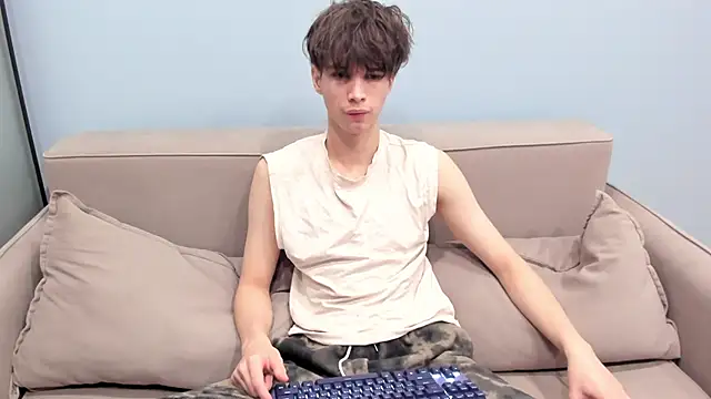 Snapshot of Ur_NextDoor_Boy chatting on 02/13/26, 07:03 Ur NextDoor Boy online show from 02/13/26, 07:03