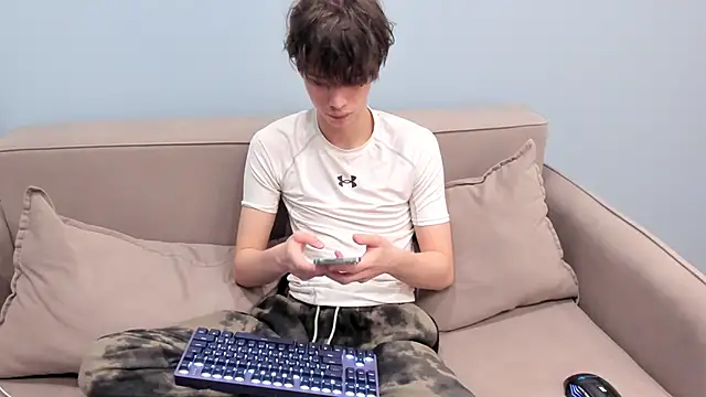 Snapshot of Ur_NextDoor_Boy chatting on 02/26/26, 05:18 Ur NextDoor Boy online show from 02/26/26, 05:18