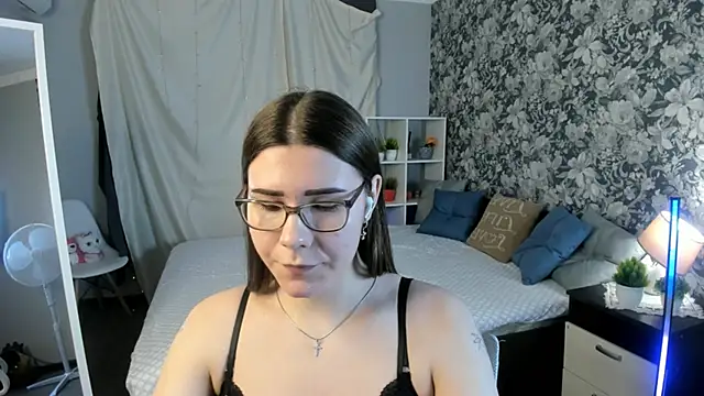 Snapshot of Coraline_kitty chatting on 04/28/26, 12:42 Coraline kitty online show from 04/28/26, 12:42