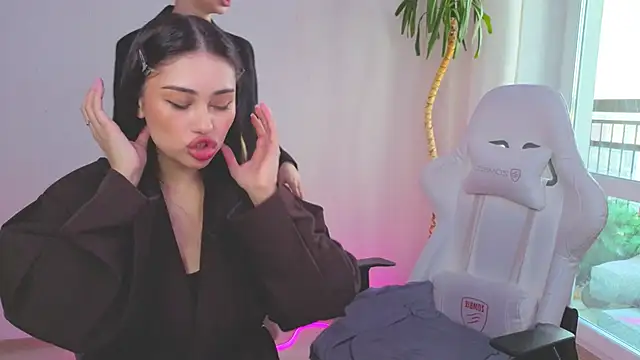 Sofia Plump online show from 04/25/26, 12:30