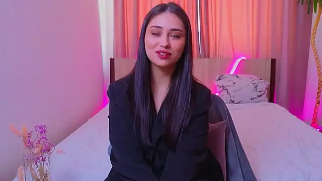 Snapshot of Sofia_Plump chatting on 02/18/26, 10:12 Sofia Plump online show from 02/18/26, 10:12