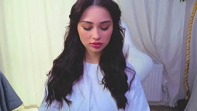 Sofia Plump online show from 04/13/26, 12:53