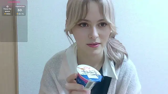 Snapshot of e_ri_ka93 chatting on 05/31/26, 10:43 e ri ka93 online show from 05/31/26, 10:43