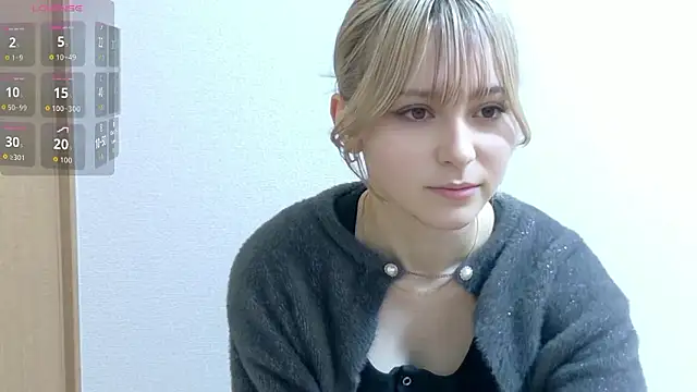 Snapshot of e_ri_ka93 chatting on 04/22/26, 12:45 e ri ka93 online show from 04/22/26, 12:45
