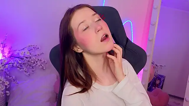 MmollyMay online show from 04/18/26, 10:28