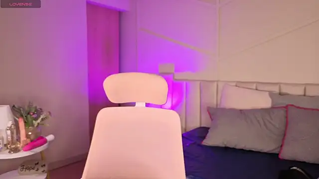 Eyes moon  online show from 02/21/26, 02:24