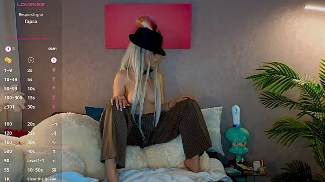 Snapshot of Sonya-Love chatting on 05/27/26, 01:57 Sonya-Love online show from 05/27/26, 01:57