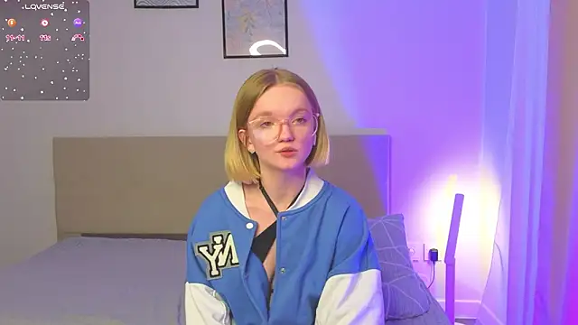 Snapshot of StellaBunny chatting on 02/18/26, 01:07 StellaBunny online show from 02/18/26, 01:07