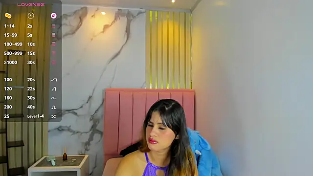 Snapshot of KAROLAGREY chatting on 07/08/26, 12:50 KAROLAGREY online show from 07/08/26, 12:50