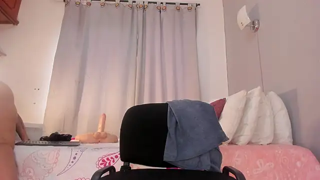 Snapshot of Britanny_W chatting on 06/10/26, 07:37 Britanny W online show from 06/10/26, 07:37