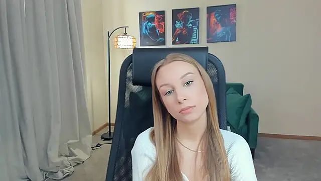 Snapshot of CarmenLipkin chatting on 02/17/26, 10:34 CarmenLipkin online show from 02/17/26, 10:34