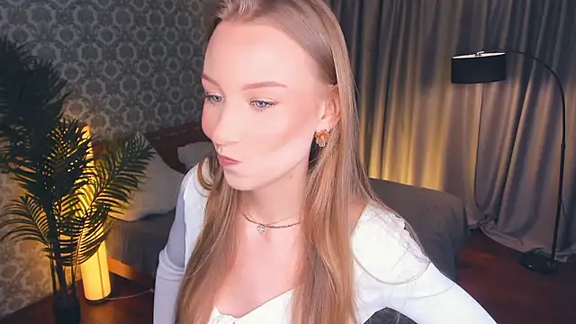 Snapshot of CarmenLipkin chatting on 03/01/26, 02:50 CarmenLipkin online show from 03/01/26, 02:50