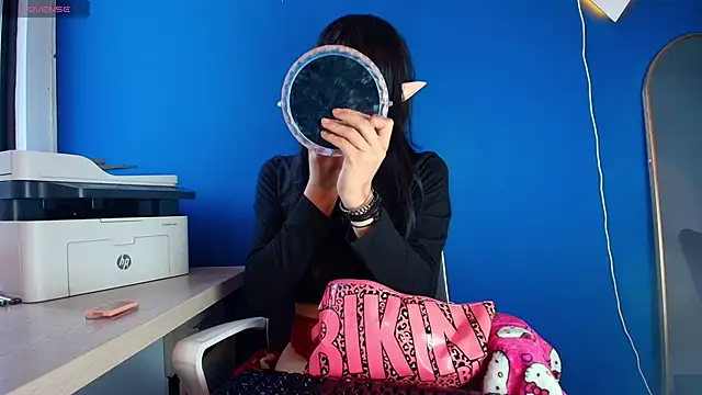 Snapshot of Thali_a chatting on 02/14/26, 12:27 Thali a online show from 02/14/26, 12:27