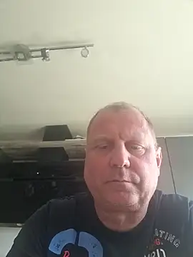 Snapshot of Demik71 chatting on 03/04/26, 12:13 Demik71 online show from 03/04/26, 12:13