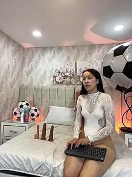 Snapshot of Brisa_Silva chatting on 06/19/26, 12:00 Brisa Silva online show from 06/19/26, 12:00