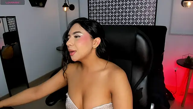 Lola 12  online show from 03/06/26, 12:55