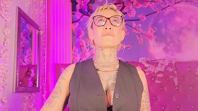 Everlyn sexx online show from 05/10/26, 12:42