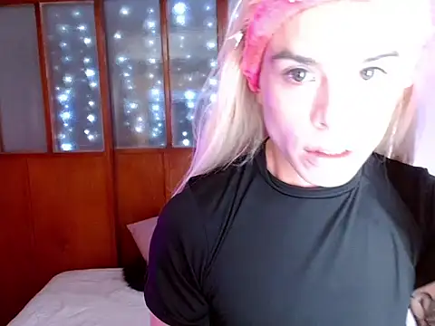 Snapshot of DanniHotBoy02 chatting on 02/21/26, 07:16 DanniHotBoy02 online show from 02/21/26, 07:16