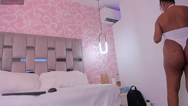 Snapshot of SamanthaGrace1 chatting on 02/13/26, 05:29 SamanthaGrace1 online show from 02/13/26, 05:29