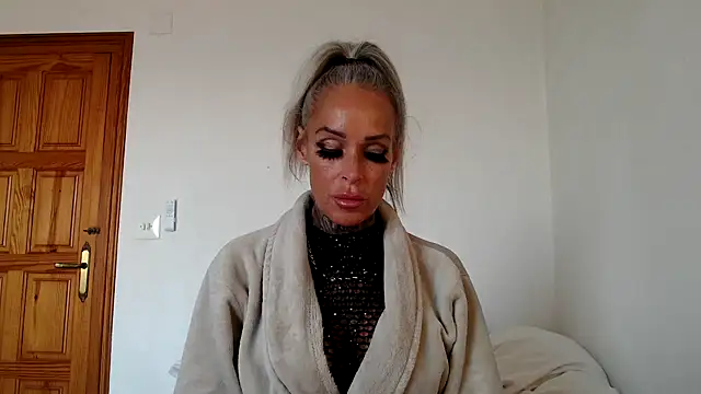 Sophie-Logan-Ink online show from 03/12/26, 05:17