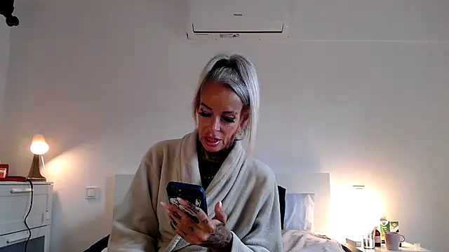 Sophie-Logan-Ink online show from 04/12/26, 03:15