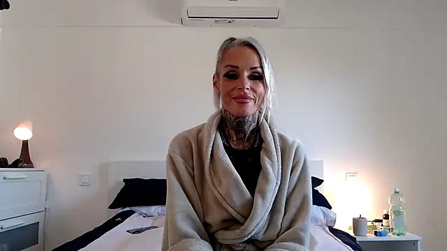 Sophie-Logan-Ink online show from 04/04/26, 10:00