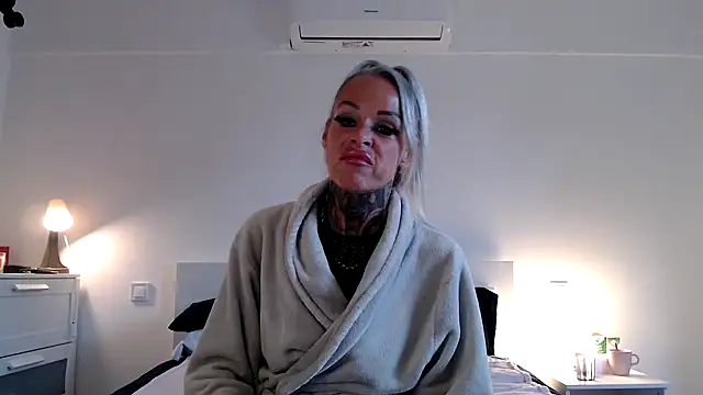 Sophie-Logan-Ink online show from 04/13/26, 04:44