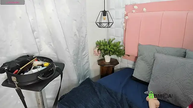  Victoria milf  online show from 04/17/26, 08:00