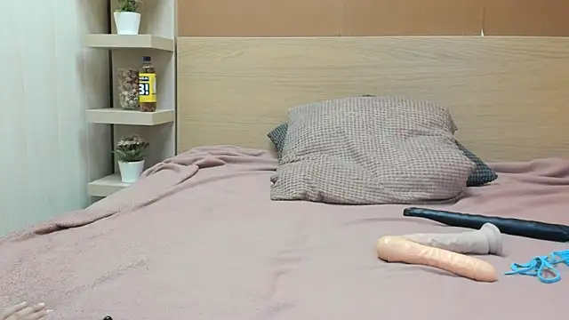 PinkyTwerkyX online show from 10/11/25, 05:19