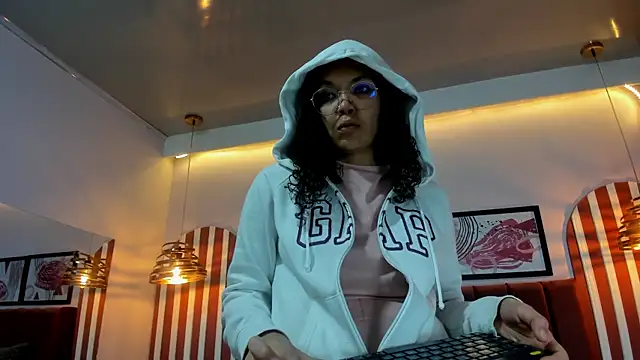 candice johnss online show from 04/14/26, 12:21