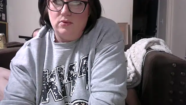 FreaksOffALeash3261 online show from 04/04/26, 11:06