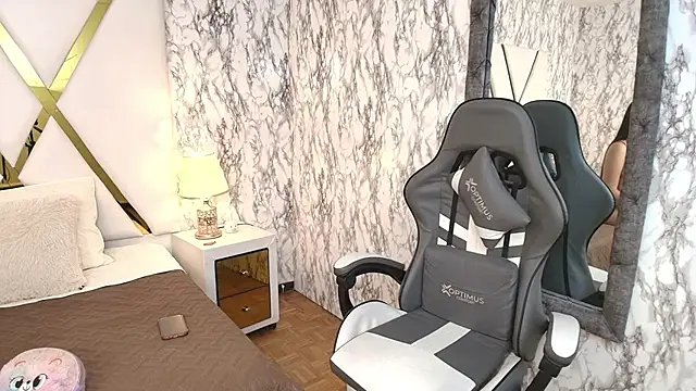 Annie Thompson  online show from 02/23/26, 11:49