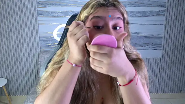 Sophie19   online show from 05/05/26, 11:57