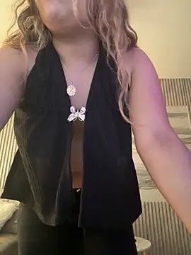 Snapshot of Sophie19__ chatting on 06/06/26, 02:33 Sophie19 online show from 06/06/26, 02:33