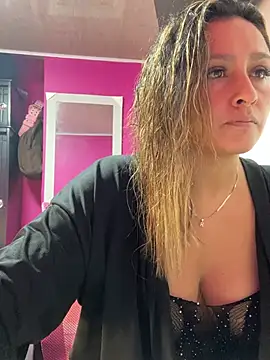 Snapshot of alana__070 chatting on 04/15/26, 01:00 alana 070 online show from 04/15/26, 01:00