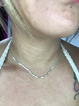 Snapshot of alana__070 chatting on 02/17/26, 01:08 alana 070 online show from 02/17/26, 01:08