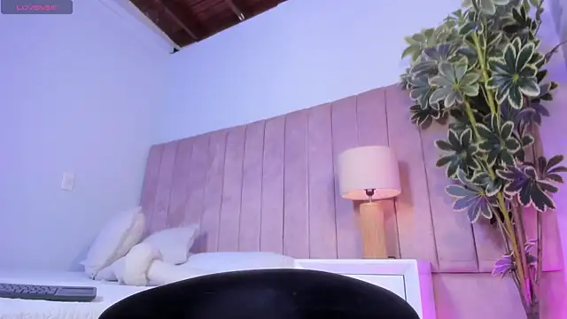 Ashley Beaomunt online show from 05/23/26, 11:53