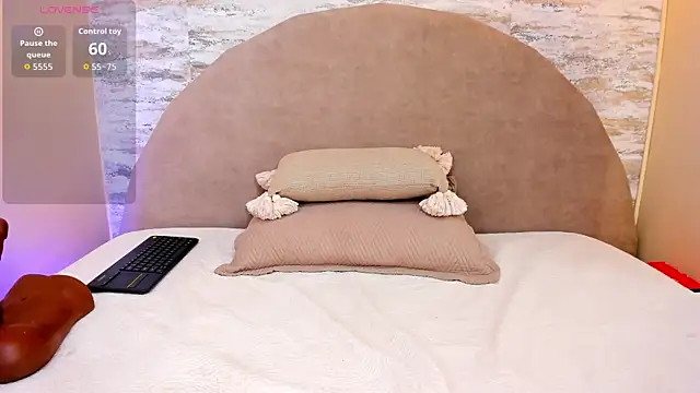 Ashley Beaomunt online show from 02/25/26, 12:49