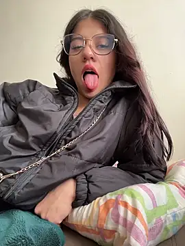 Snapshot of Deva_00 chatting on 02/18/26, 10:28 Deva 00 online show from 02/18/26, 10:28