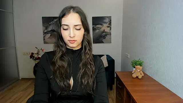 Effy Royse online show from 05/10/26, 05:37